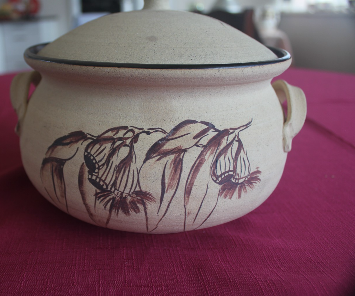 Bull’s Hill Pottery Sydney Handpainted Casserole – Australian Studio Ware