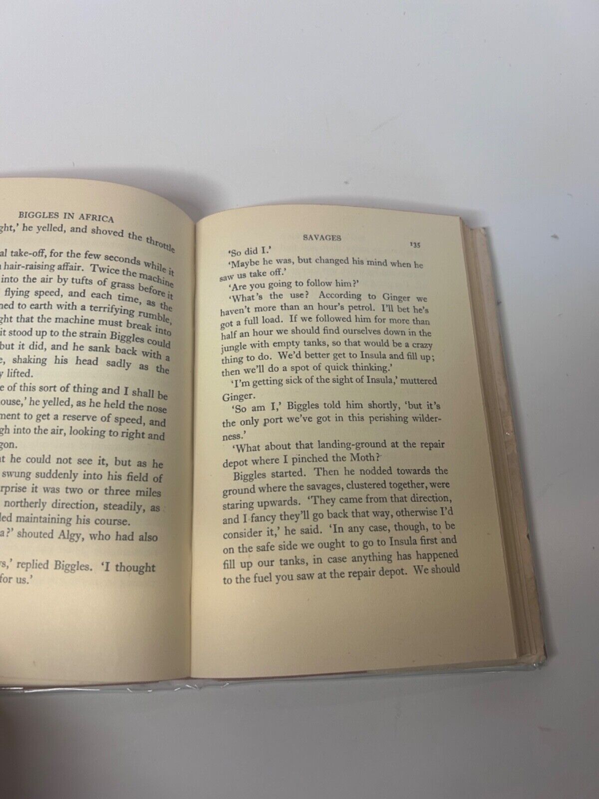 BIGGLES IN AFRICA BY CAPTAIN W.E.JOHNS. 1946 HARDBACK DUST JACKET COLLECTABLE