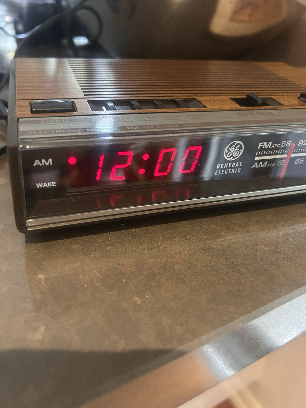 Vintage GE General Electric AM/FM Digital Clock Radio 7-4624B Clean Working