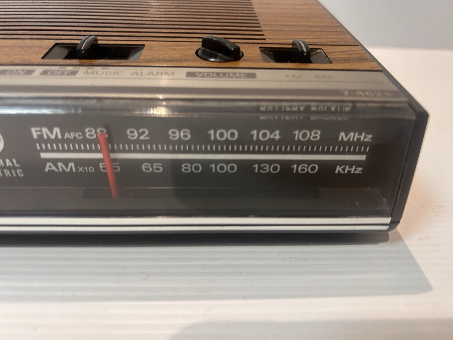 Vintage GE General Electric AM/FM Digital Clock Radio 7-4624B Clean Working