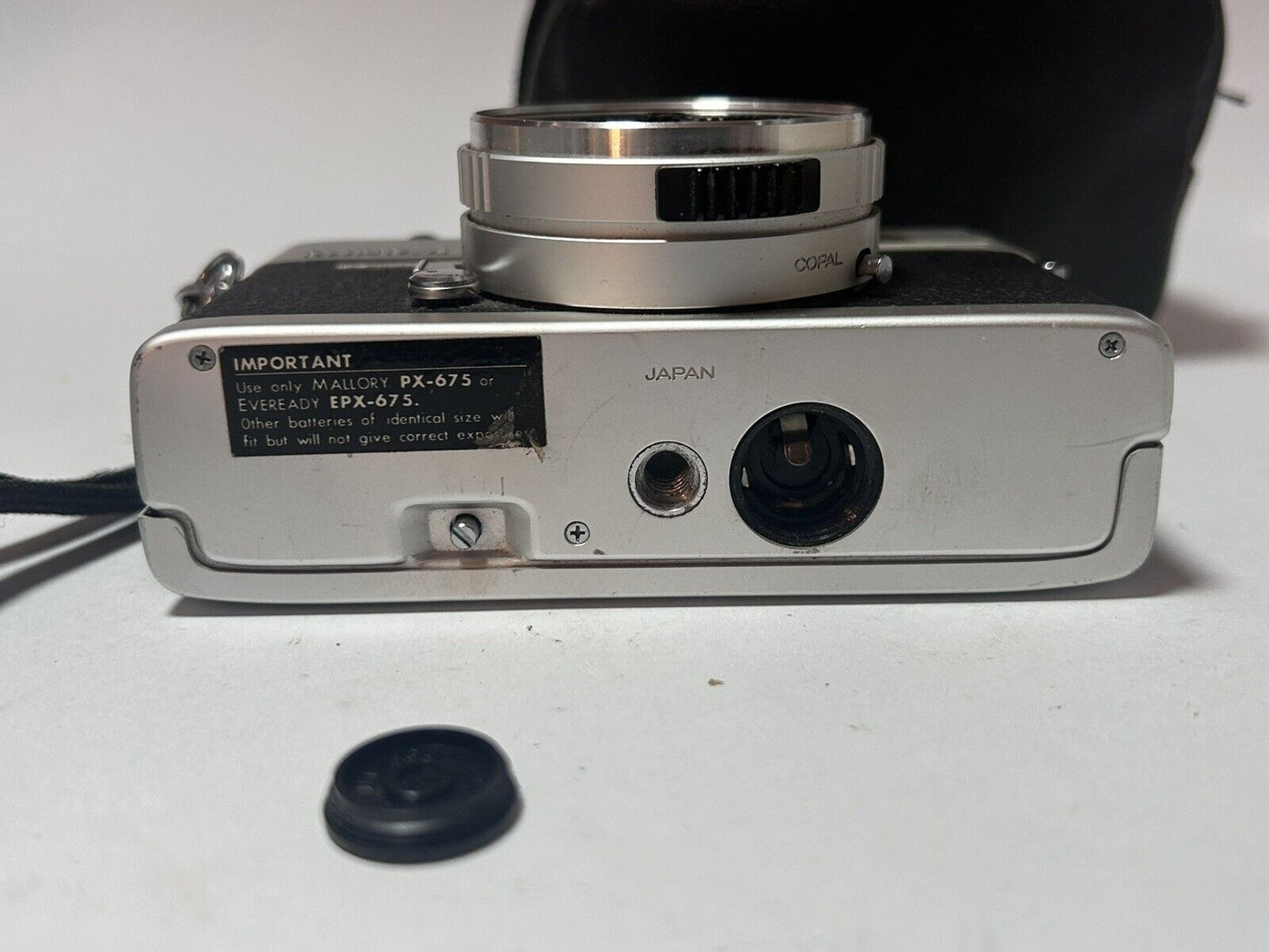 KONICA C35 AUTOMATIC 35MM FILM CAMERA WITH CASE - MADE IN JAPAN - WORKING