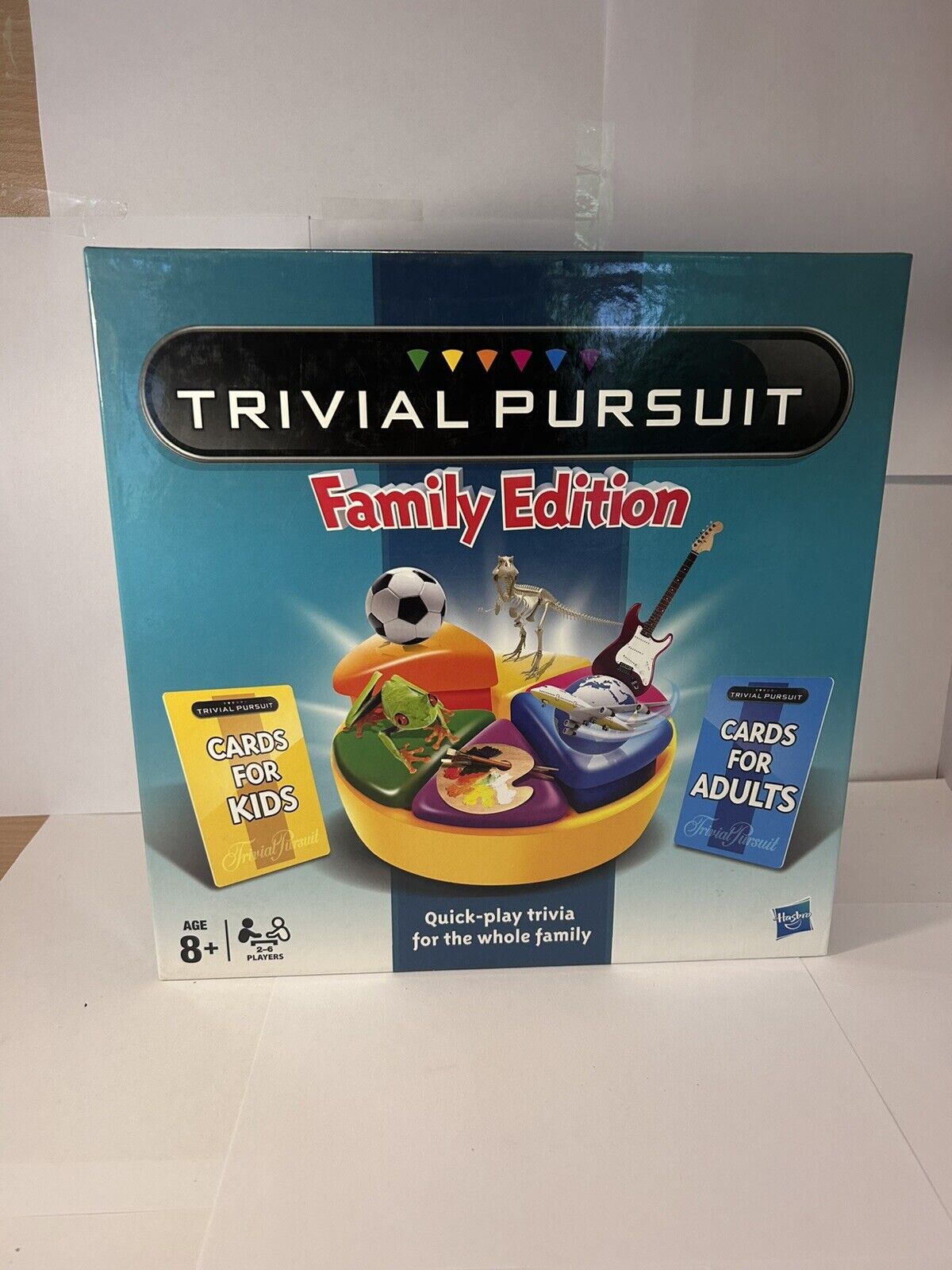 'Trivial Pursuit Family Edition' Board Game (2011) COMPLETE/EUC