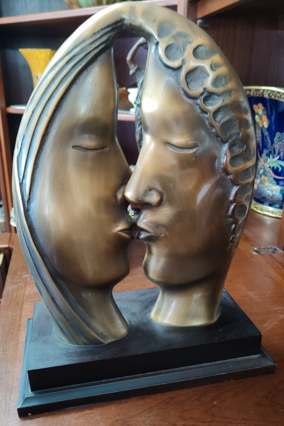 Vintage Modernist Bronze-Tone Sculpture – Two Faces / Lovers Embrace