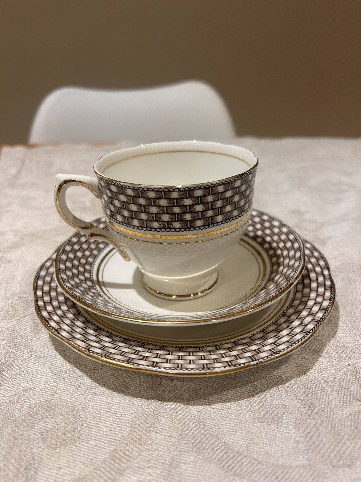 Salisbury Basket Fine Bone China Tea Set for Two – 2 Trios – England