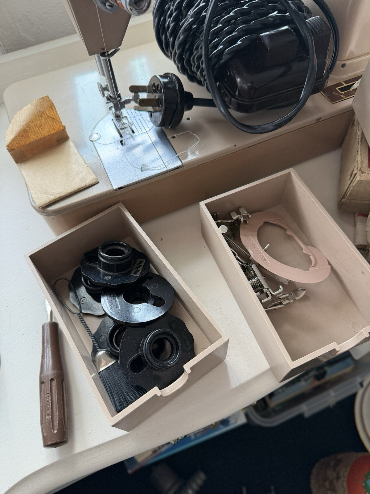 Singer 401G Slant-O-Matic Sewing Machine Germany – Complete with Accessories