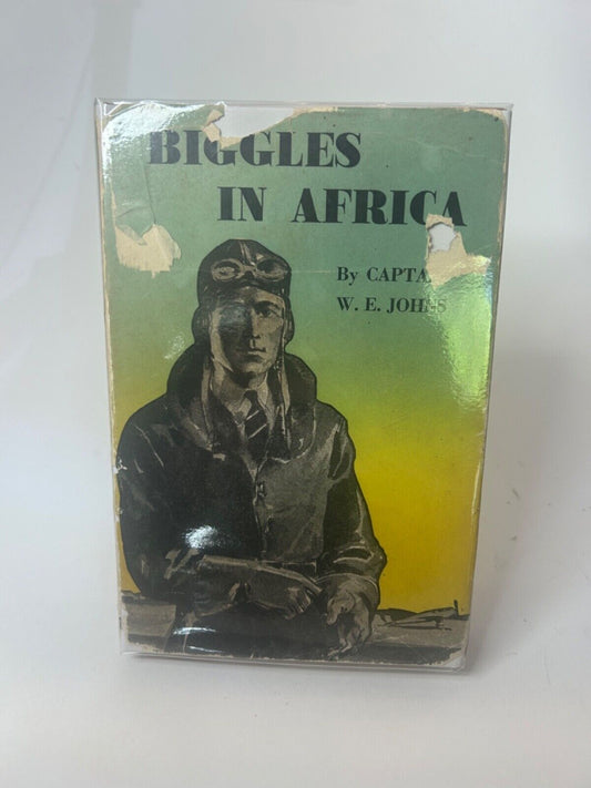BIGGLES IN AFRICA BY CAPTAIN W.E.JOHNS. 1946 HARDBACK DUST JACKET COLLECTABLE