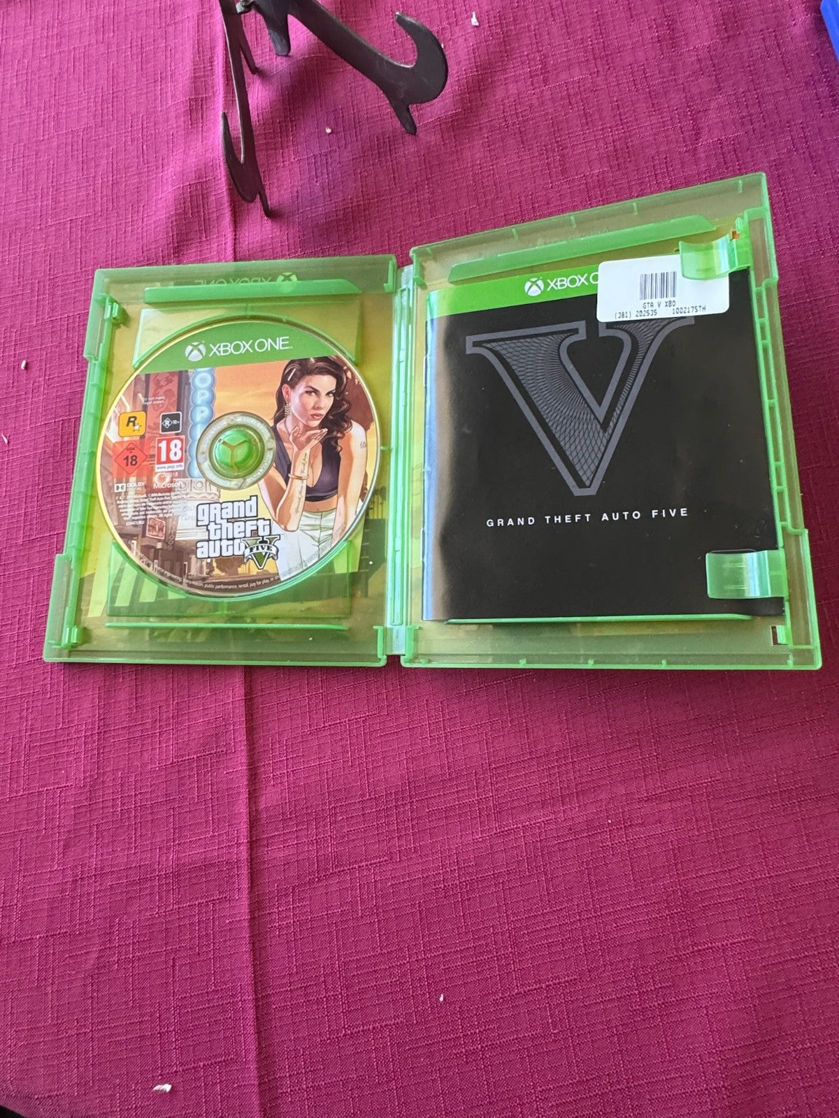 Grand Theft Auto V GTA 5 Xbox One Complete w Manual – PAL | 2014
