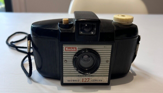 Vintage Kodak Brownie 127 Camera with Dakon Lens – Classic Mid-Century Photograp