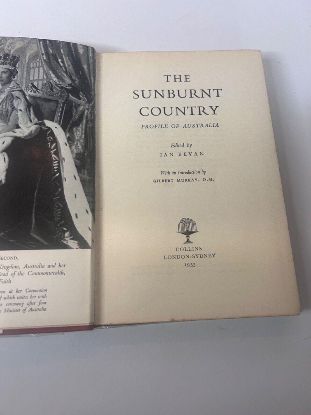 THE SUNBURNT COUNTRY PROFILE OF AUSTRALIA , 1953 FIRST EDITION AUSTRALIANA ,