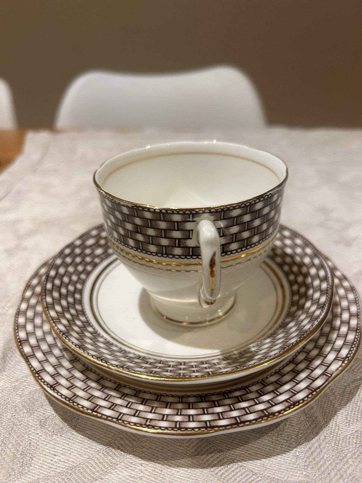 Salisbury Basket Fine Bone China Tea Set for Two – 2 Trios – England