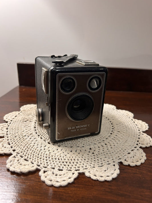 Kodak Six-20 Brownie C Box Camera 1946–1957 Vintage Collectible Made in England