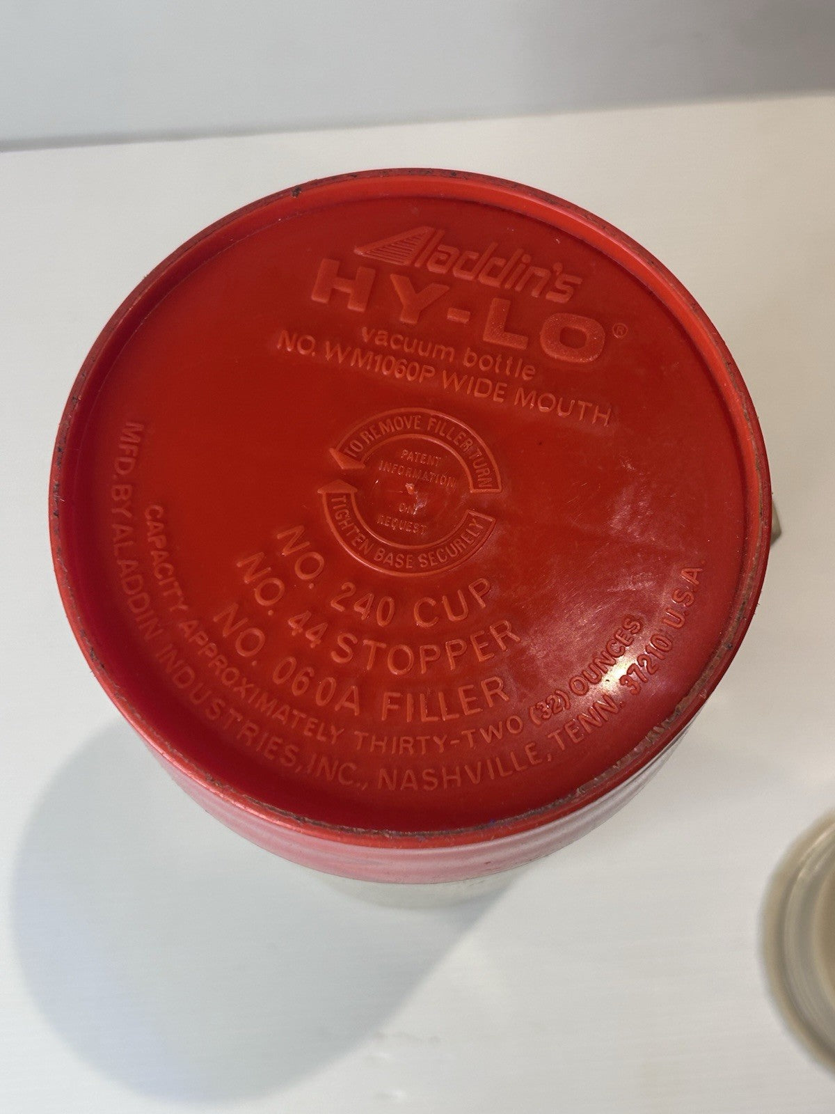 Vintage Aladdin Hy-Lo Thermos WM1060P 32oz USA Red Beige Retro Lunch Bottle