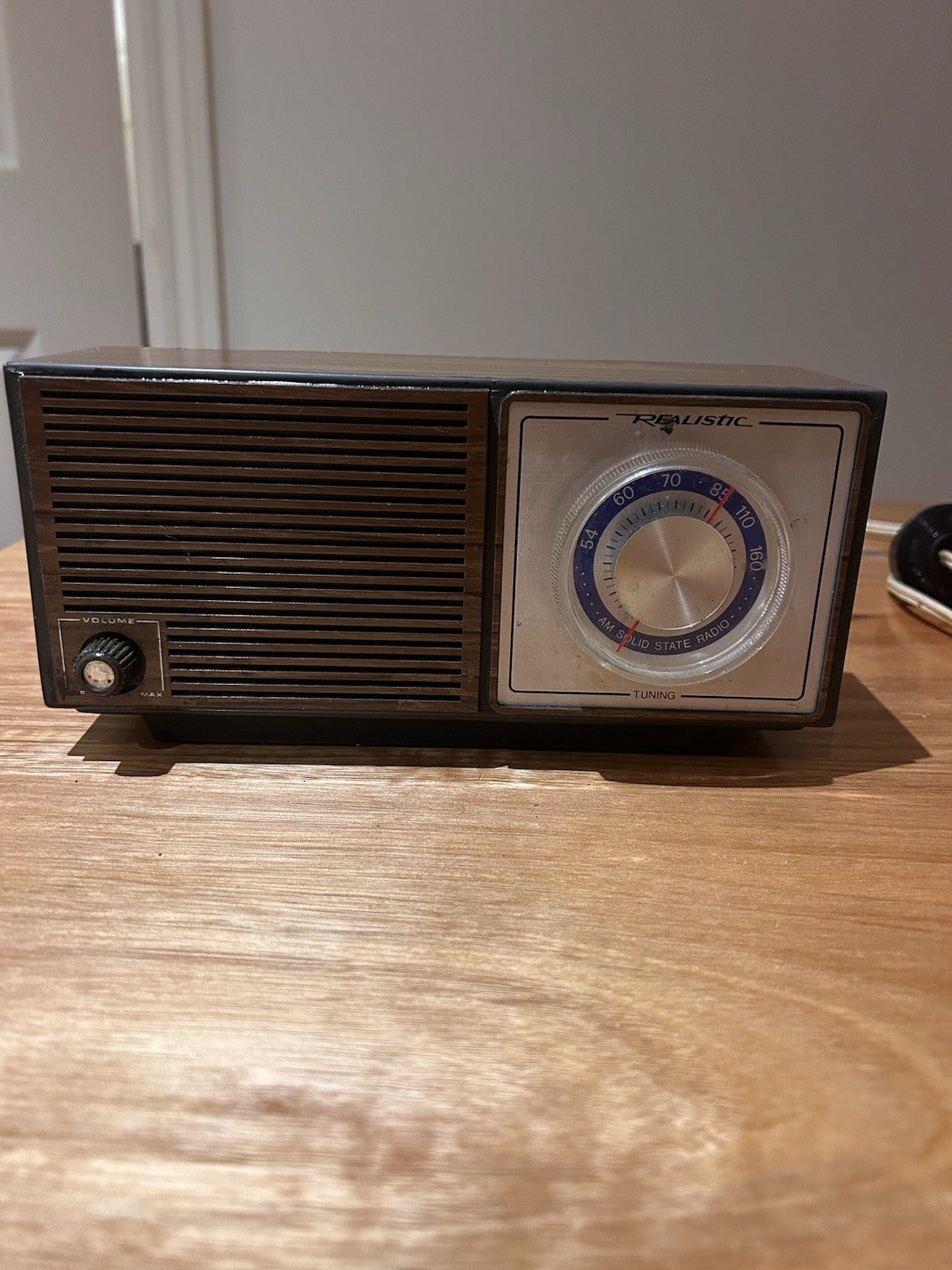 Vintage Realistic 12-679 AM Solid State Table Radio Tandy Hong Kong 240V