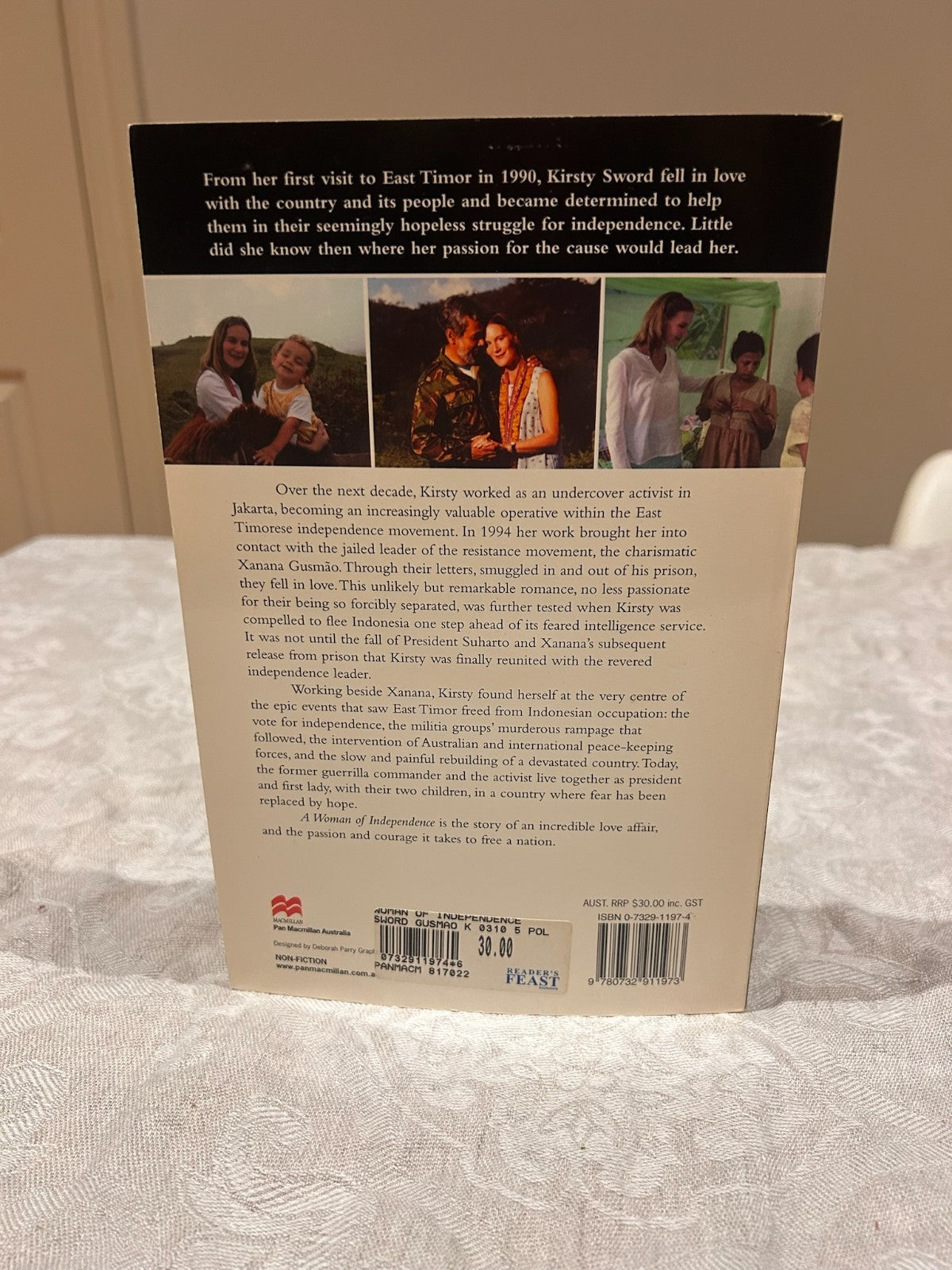 A Woman of Independence - Signed First Edition Kirsty Sword Gusmão | 2003