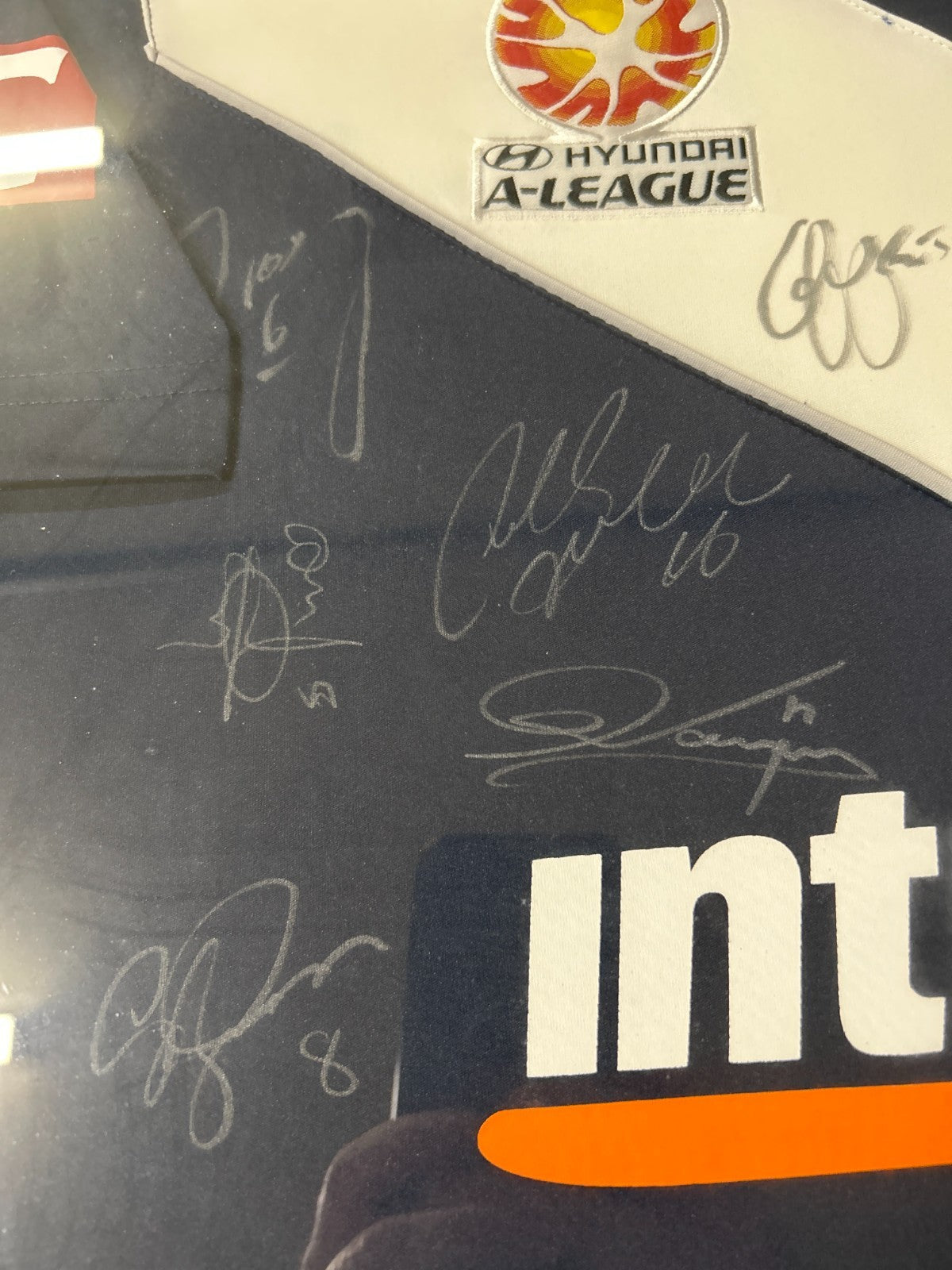 Melbourne Victory Signed Reebok Jersey Framed A-League 2009-11 Intralot