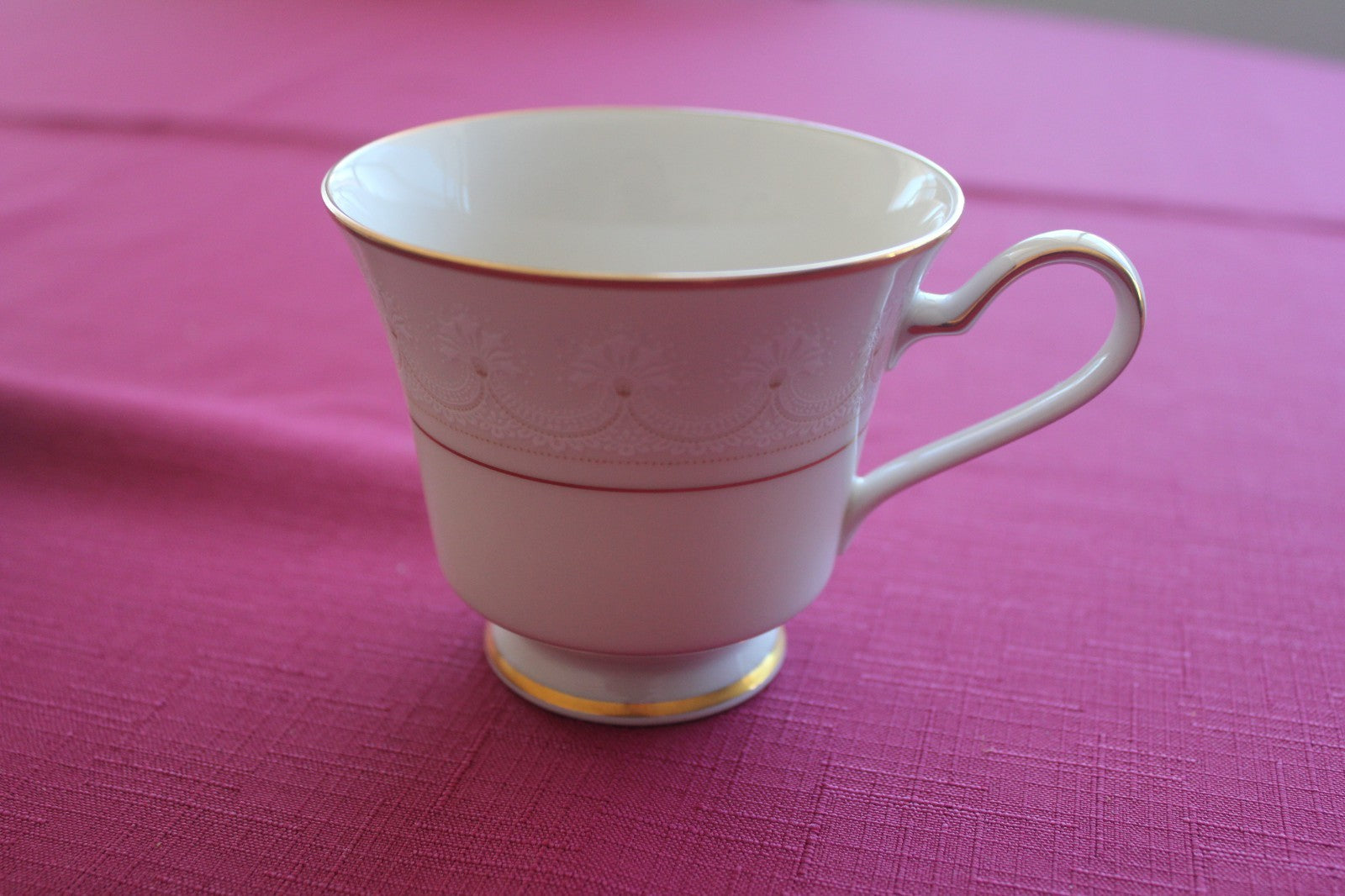 Noritake Caledonia 7091 Dinner Set Japan Embossed Gold Rim Vintage