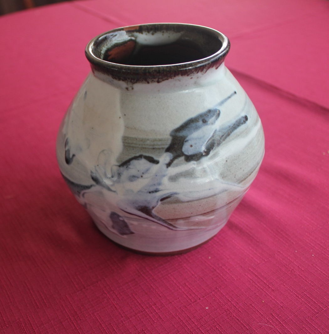 Vintage Hand-Thrown Studio Pottery Vase – Signed “Haulyn”