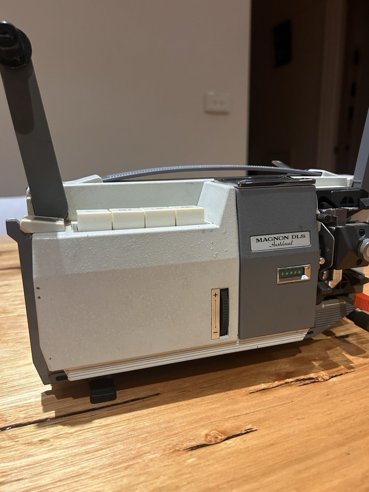 Magnon DLS Super 8 Film Projector Instaload + Case Powers On Vintage