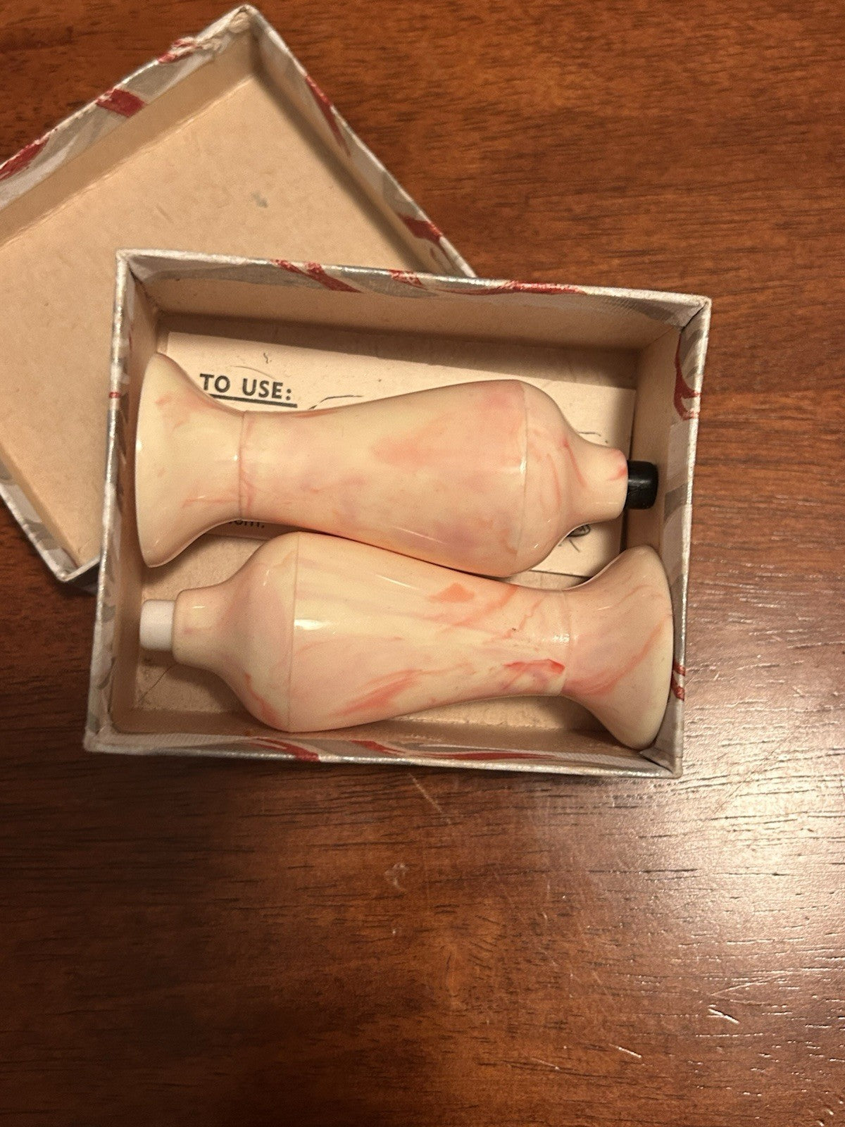 J. Wipfli Plastics Co. Melbourne Push-Button Seasoners Salt & Pepper Shakers