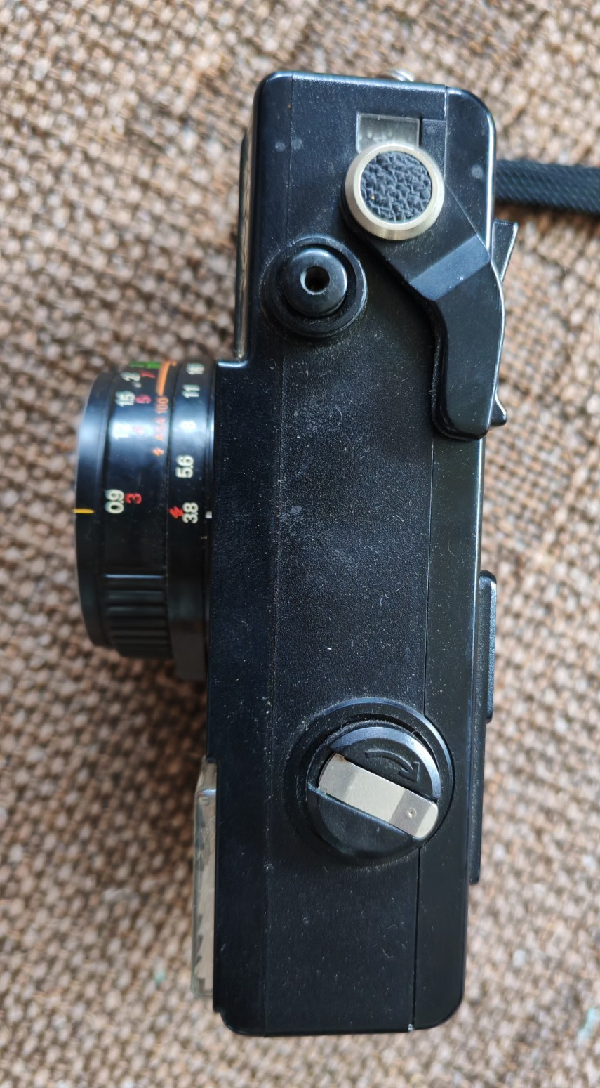 Vintage Ricoh 35EFL 35mm Film Camera – Built-in Flash – Japan (No Case)