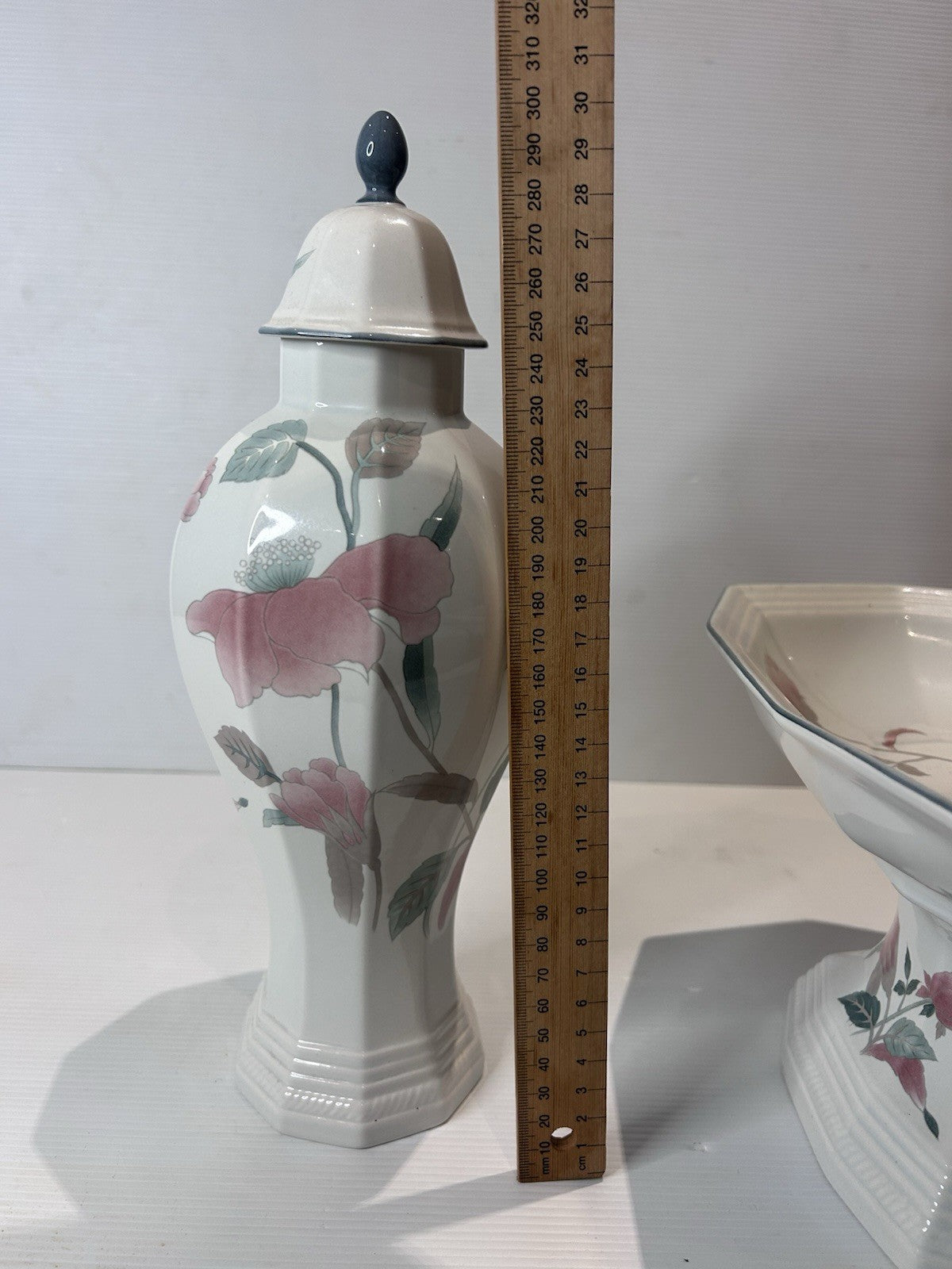 Mikasa Silk Flowers F3003 Pedestal Bowl & Lidded Vase Set – Japan Vintage