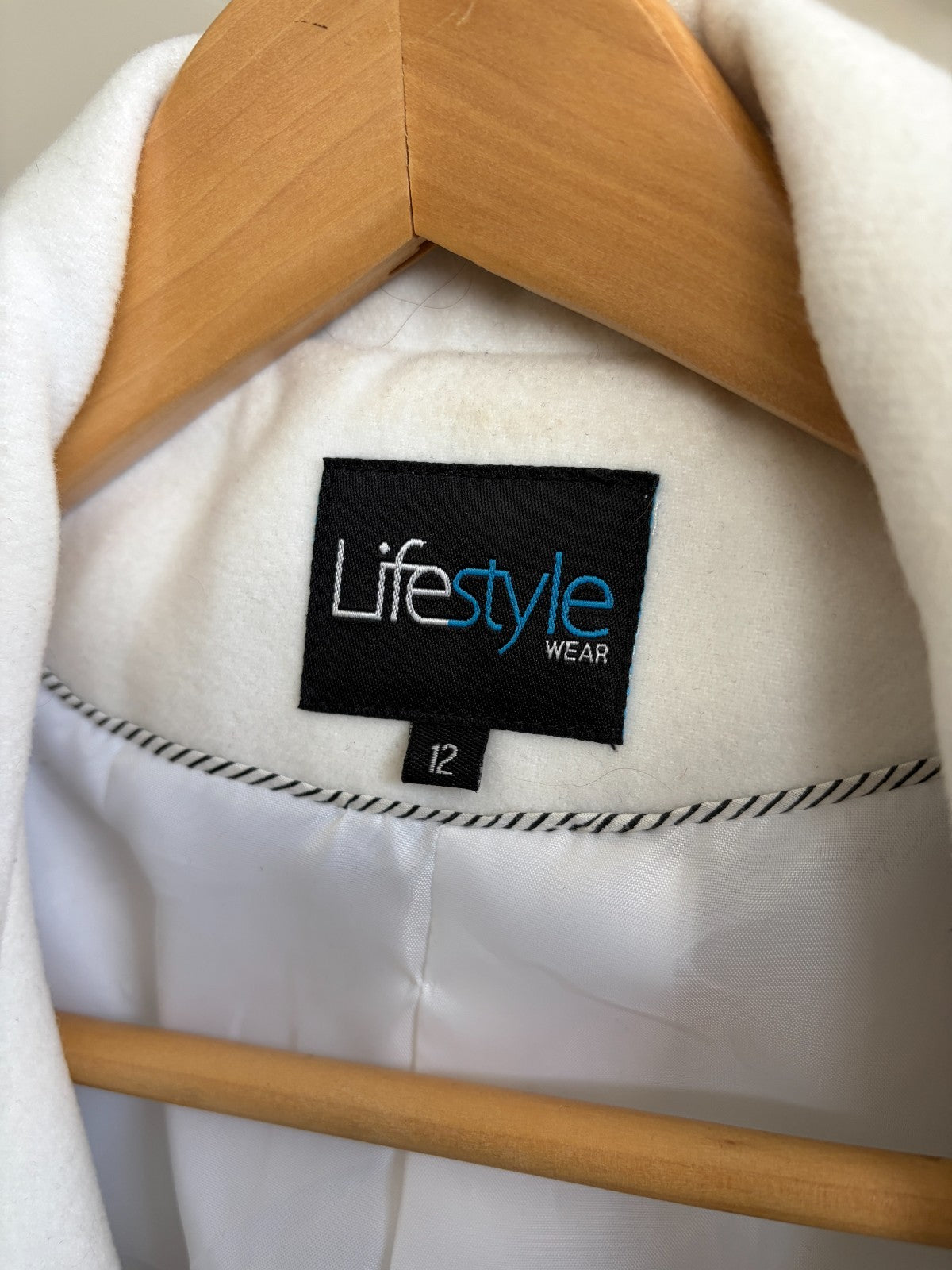 Ladies White Double Breasted Long Coat Lifestyle Wear Size 12 Tailored Jacket
