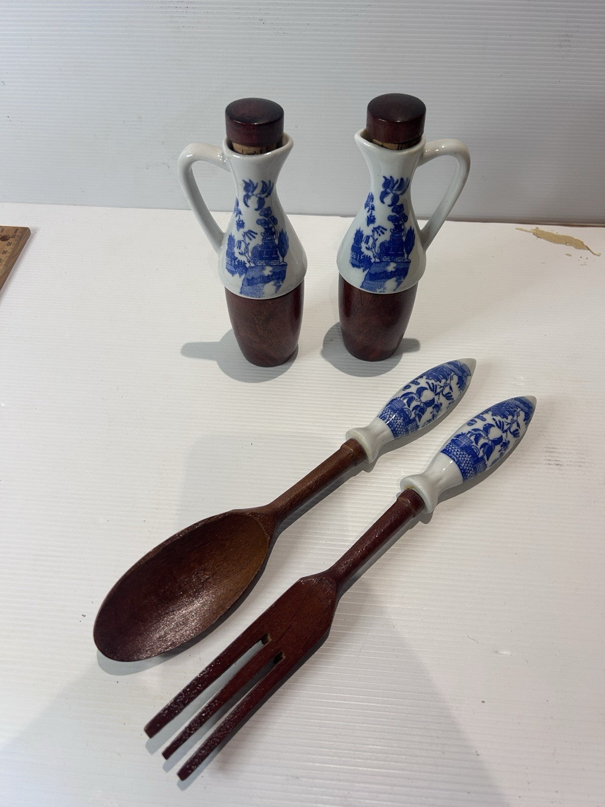 Vintage Blue Willow Serving Salad Set Ceramic And Faux Wood Spoon And Fork 11"