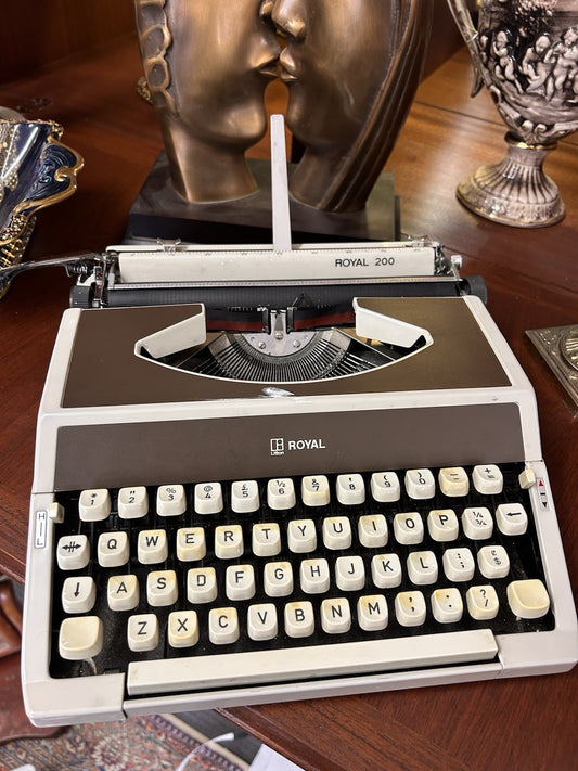 Royal 200 Portable Typewriter w Case Vintage Manual Retro Writer Desk Decor