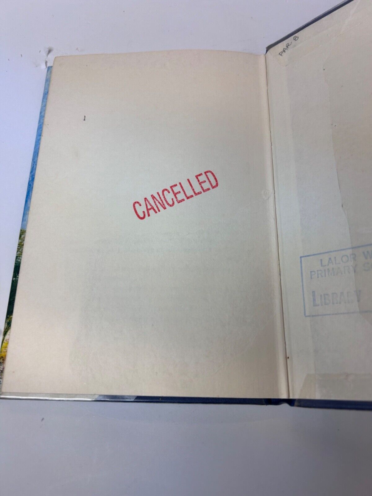 Hugo Takes Off by Richard Parker First Edition 1976 Dust Jacket and Hard Cover