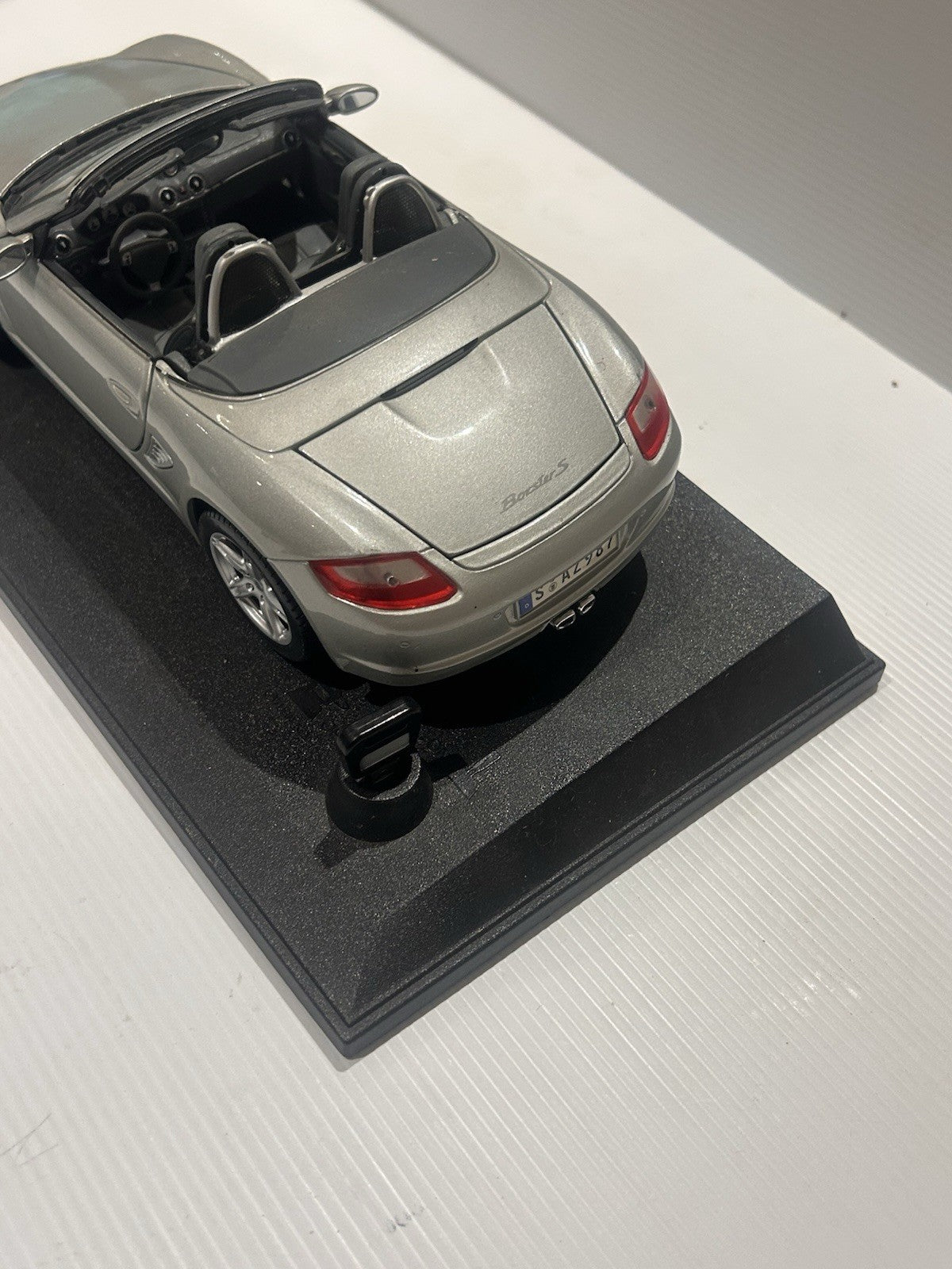 Maisto Porsche Boxster Convertible 1:18 Diecast Model Car w/ Lights Silver