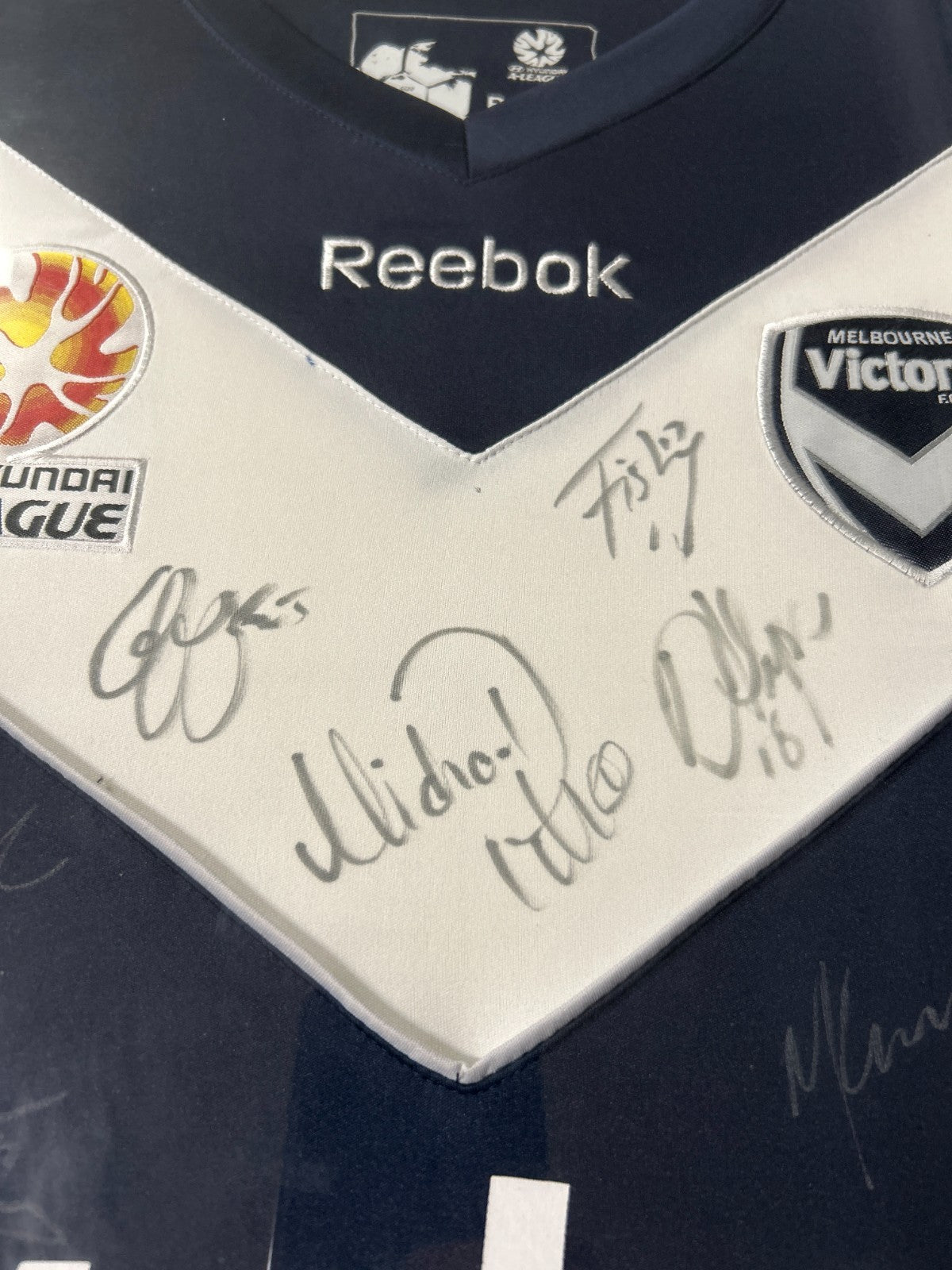 Melbourne Victory Signed Reebok Jersey Framed A-League 2009-11 Intralot