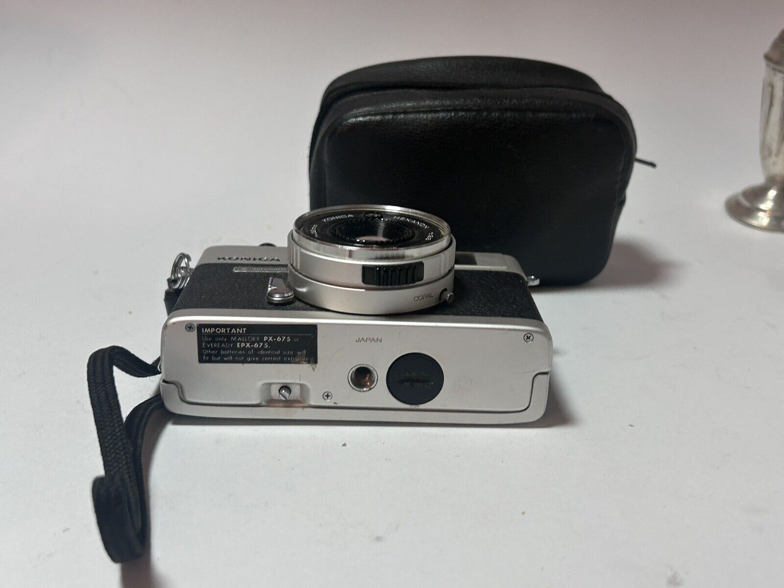 KONICA C35 AUTOMATIC 35MM FILM CAMERA WITH CASE - MADE IN JAPAN - WORKING