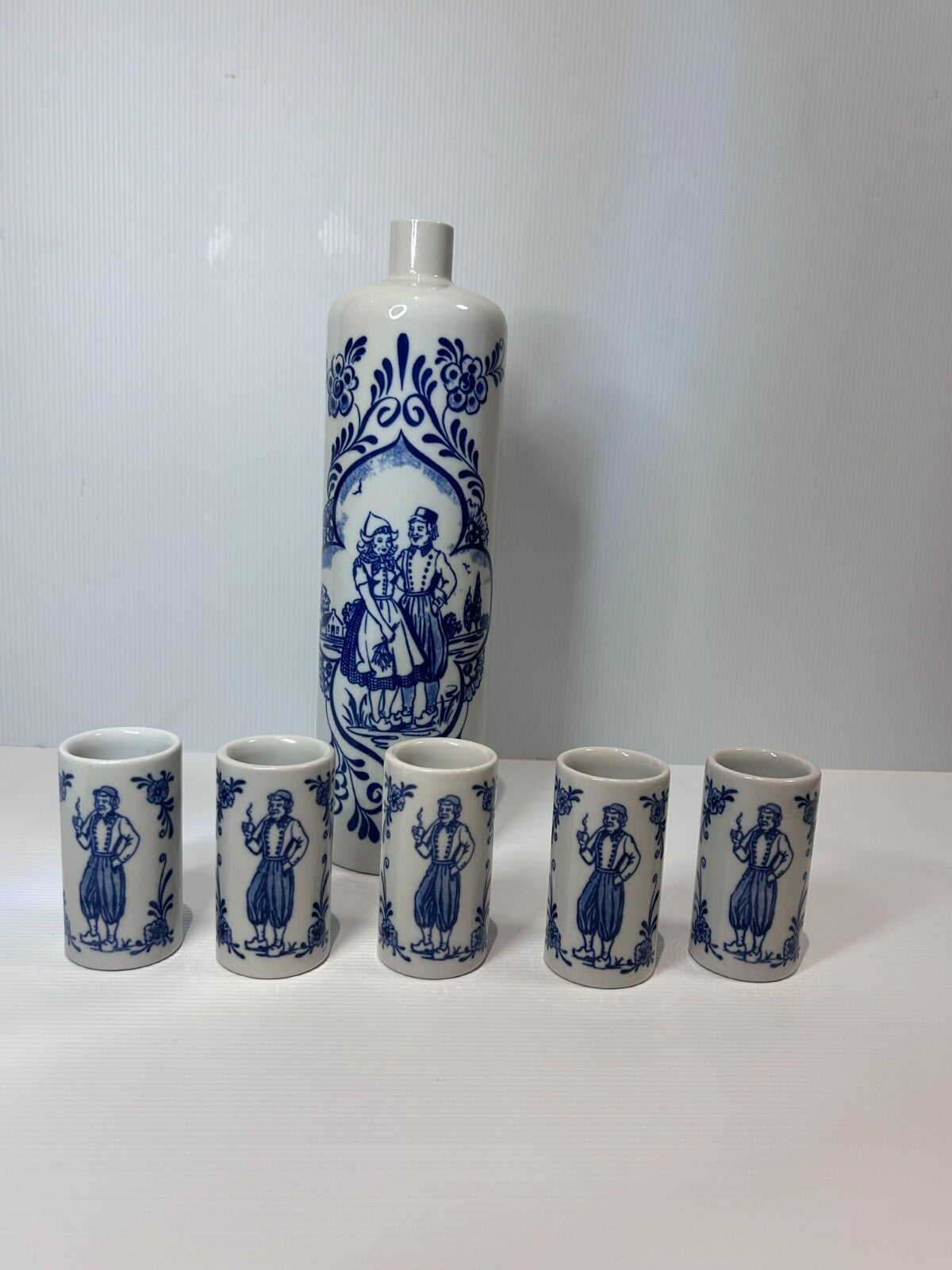 Vintage 1970s-80s Ceramarte Blue & White Ceramic Decanter & 5 Shot Glasses – Dut