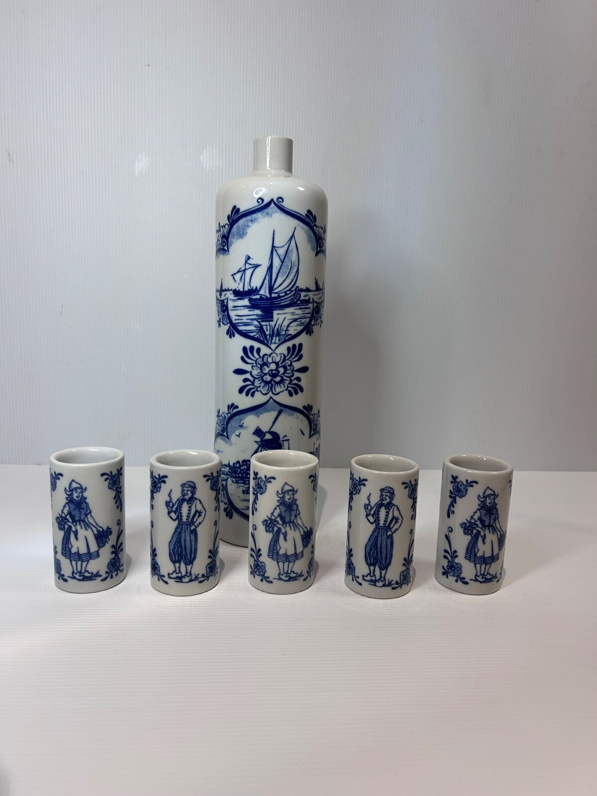 Vintage 1970s-80s Ceramarte Blue & White Ceramic Decanter & 5 Shot Glasses – Dut