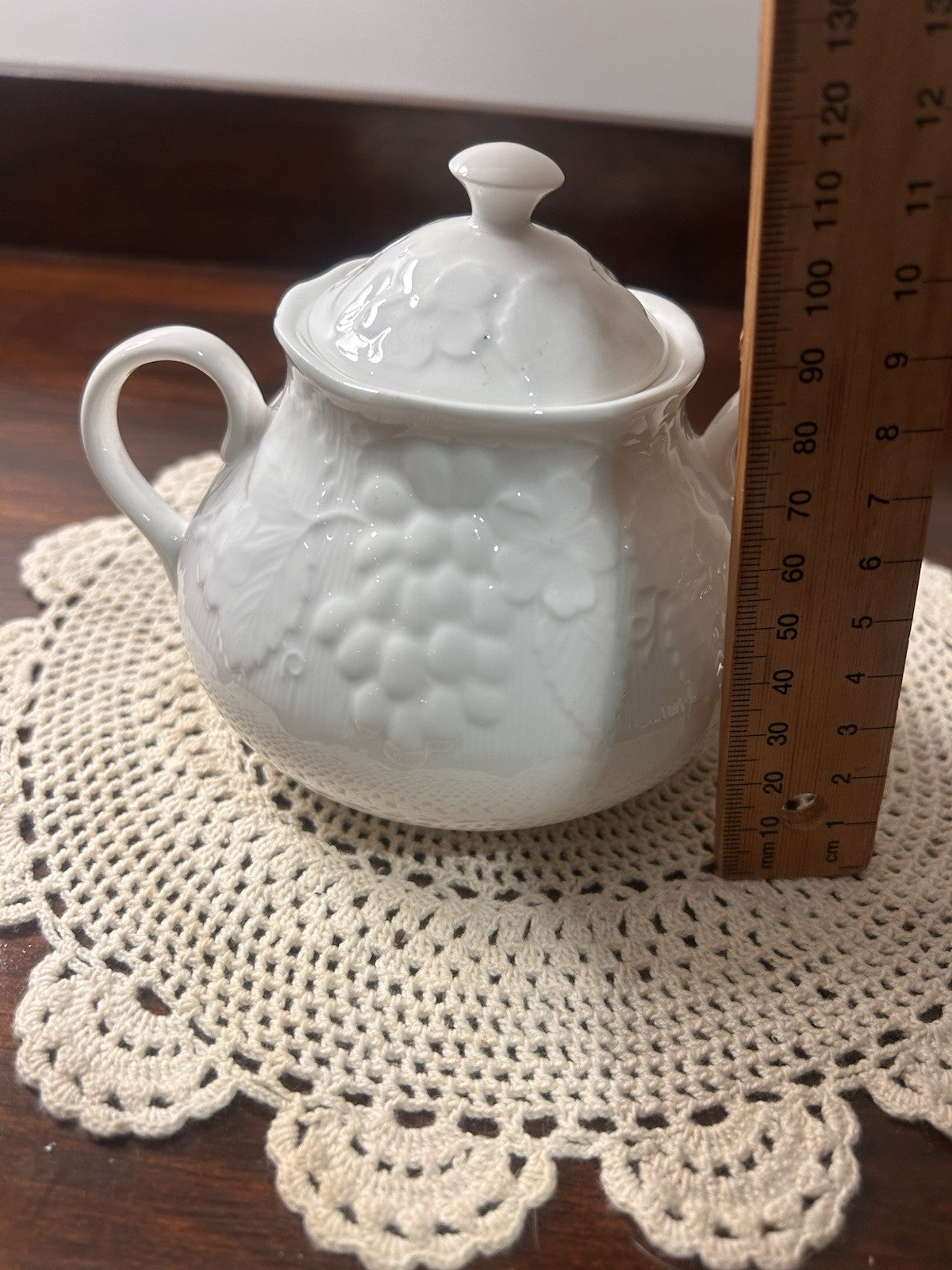 Wedgwood Strawberry & Vine Bone China Sugar Bowl with Lid England 1988