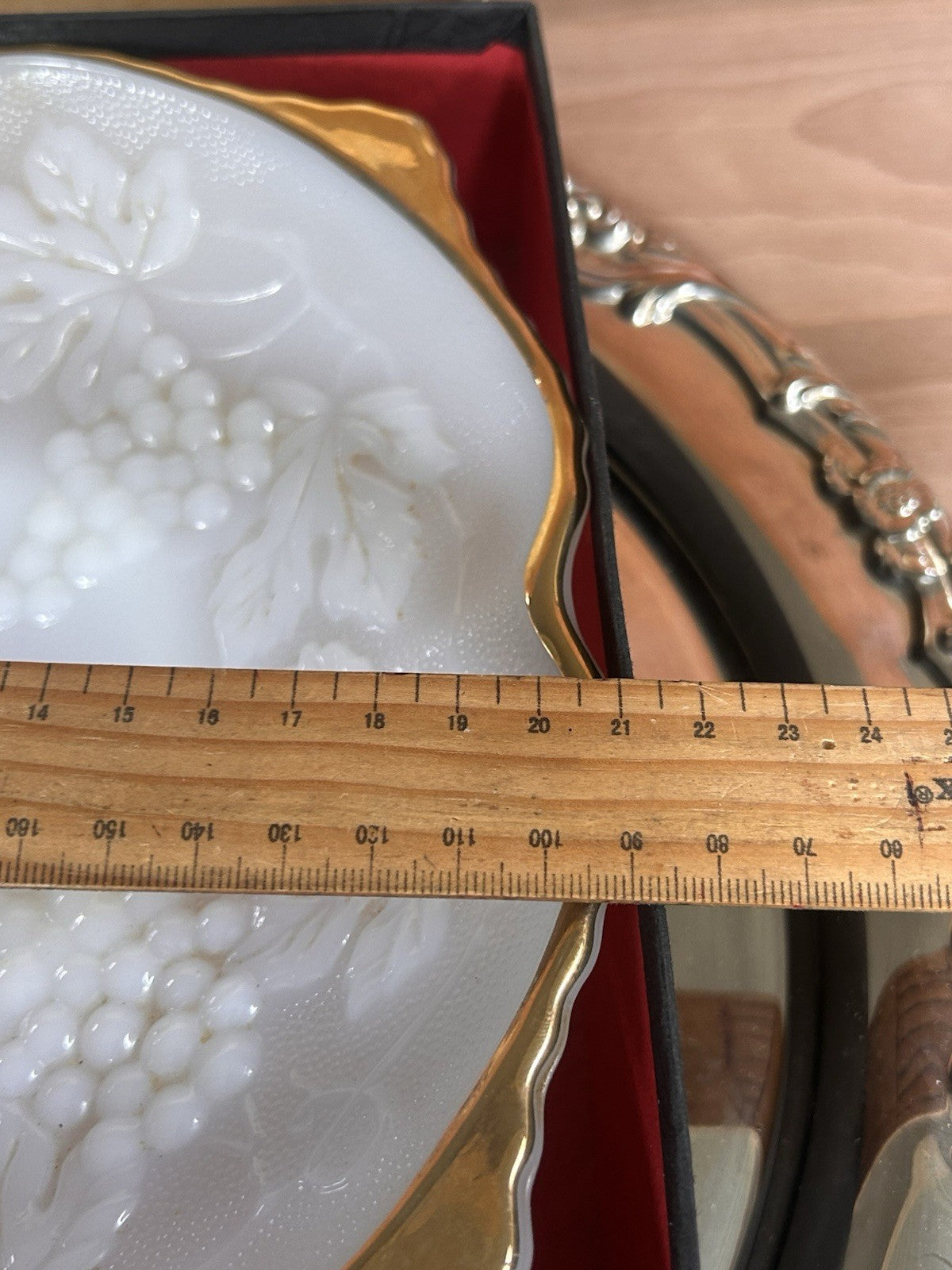 Anchor Hocking Milk Glass Grape Bowl 20cm Gold Rim Boxed Vintage USA