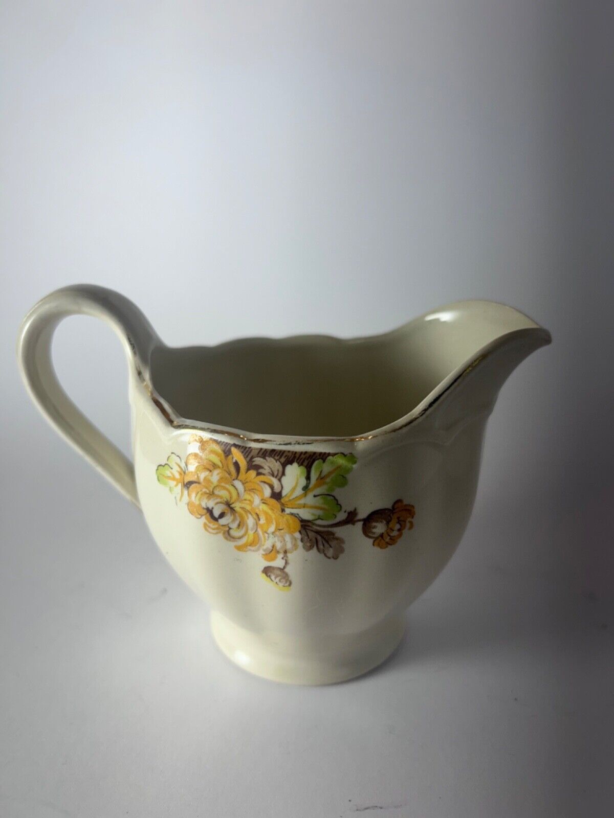 VINTAGE GRINDLEY ENGLAND CREAMPETAL CREAMER Circa 1950s