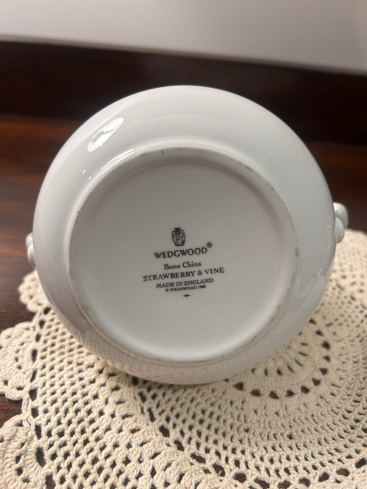 Wedgwood Strawberry & Vine Bone China Sugar Bowl with Lid England 1988