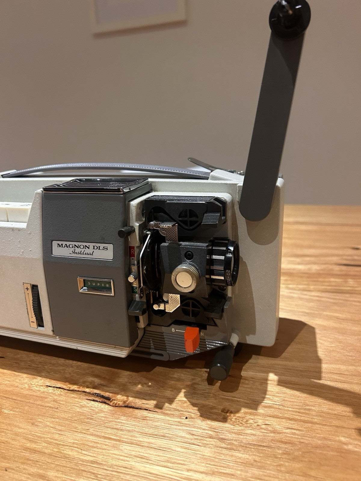 Magnon DLS Super 8 Film Projector Instaload + Case Powers On Vintage