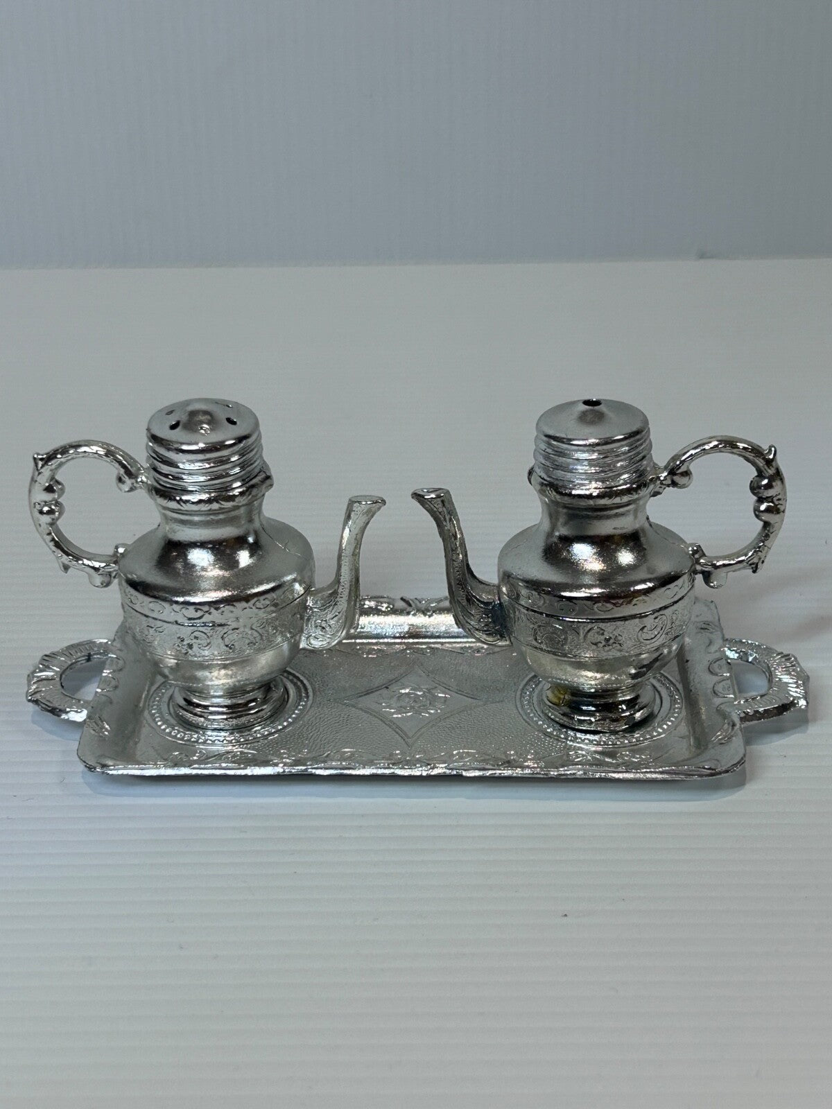 Vintage Collectable Souvenir Salt & Pepper Shaker Set – Wagga Wagga