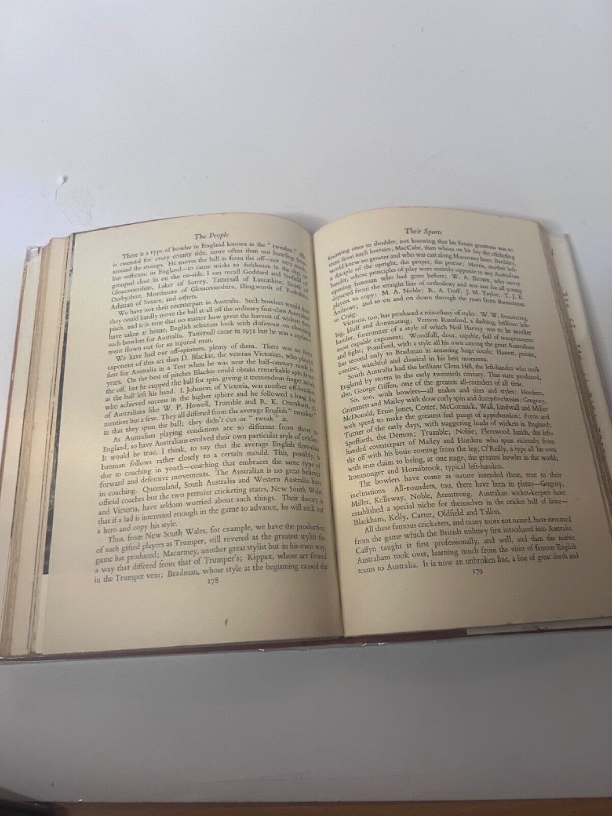 THE SUNBURNT COUNTRY PROFILE OF AUSTRALIA , 1953 FIRST EDITION AUSTRALIANA ,