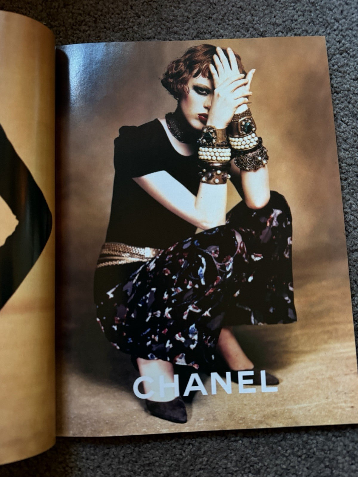 Vintage  February 1998 VOGUE Australia Magazine