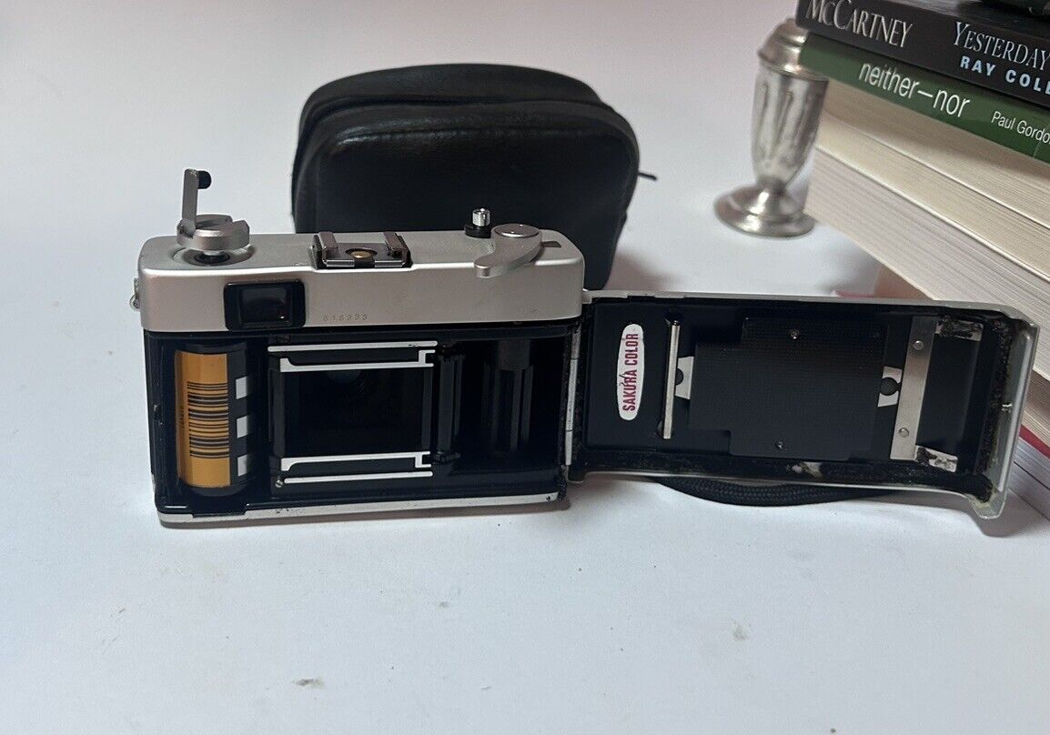KONICA C35 AUTOMATIC 35MM FILM CAMERA WITH CASE - MADE IN JAPAN - WORKING