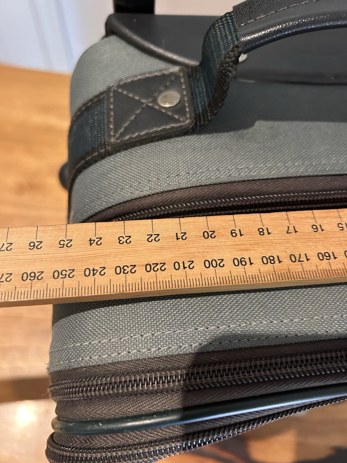 Henselite Lawn Bowls 4 Bowl Trolley Bag Green with Handle & Wheels