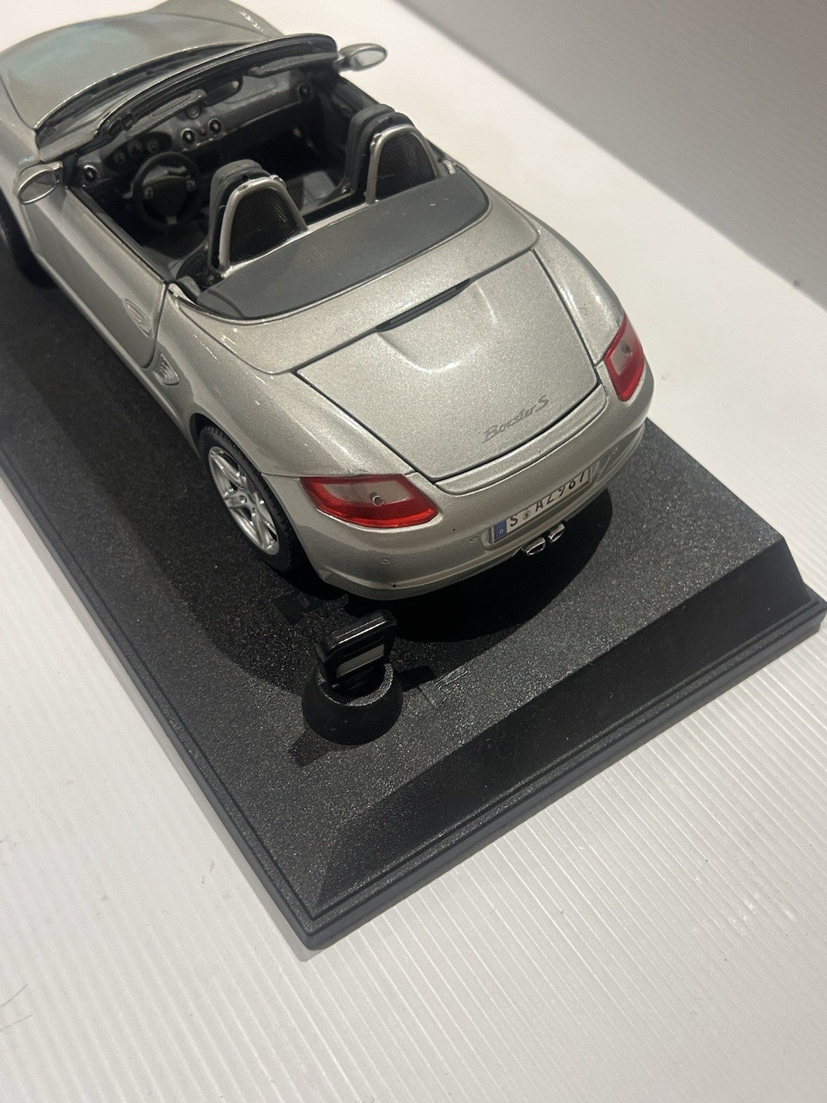 Maisto Porsche Boxster Convertible 1:18 Diecast Model Car w/ Lights Silver