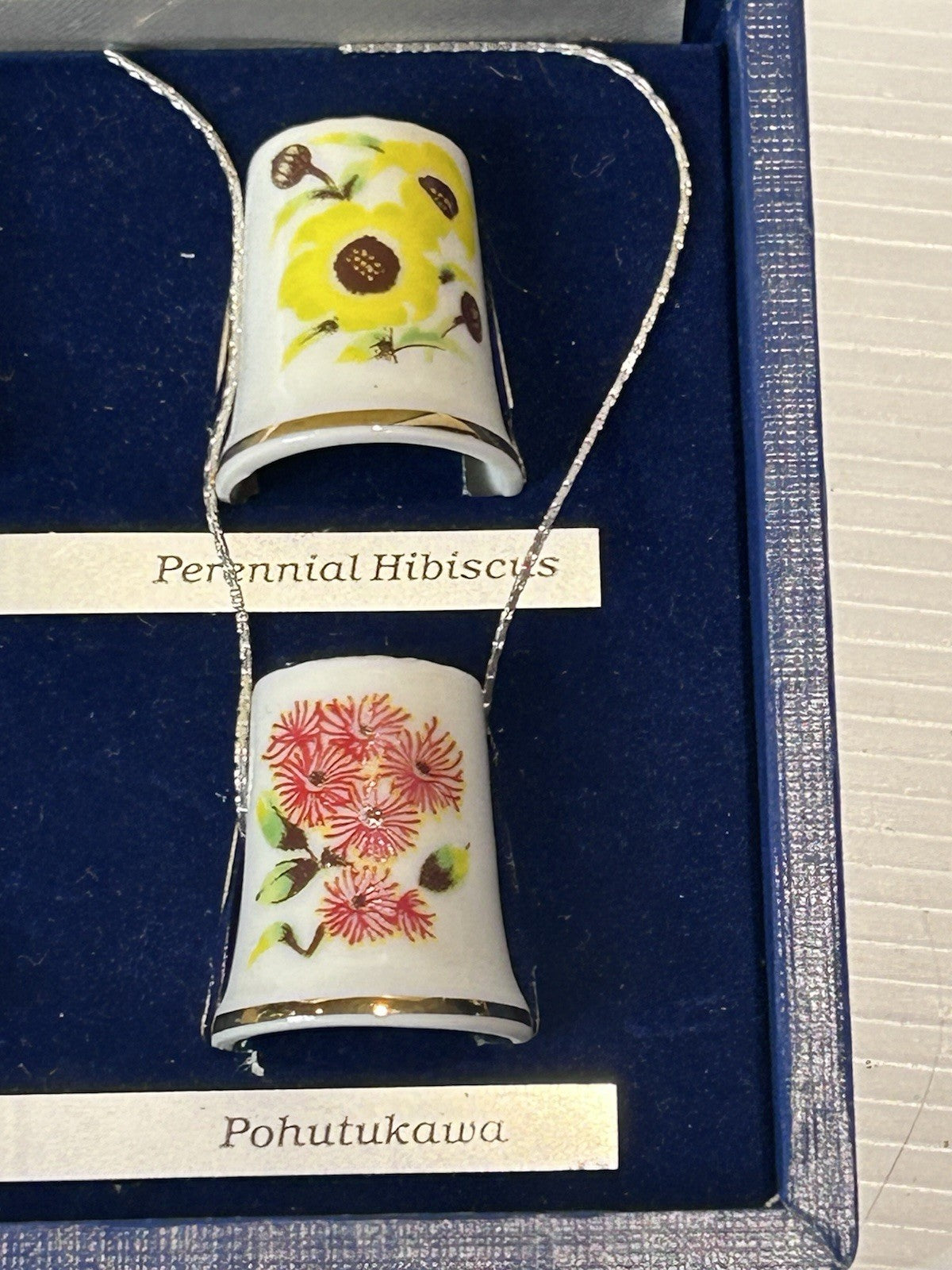 New Zealand Wildflower Thimble Collection Set of 6 w/ Case – NZ Collector