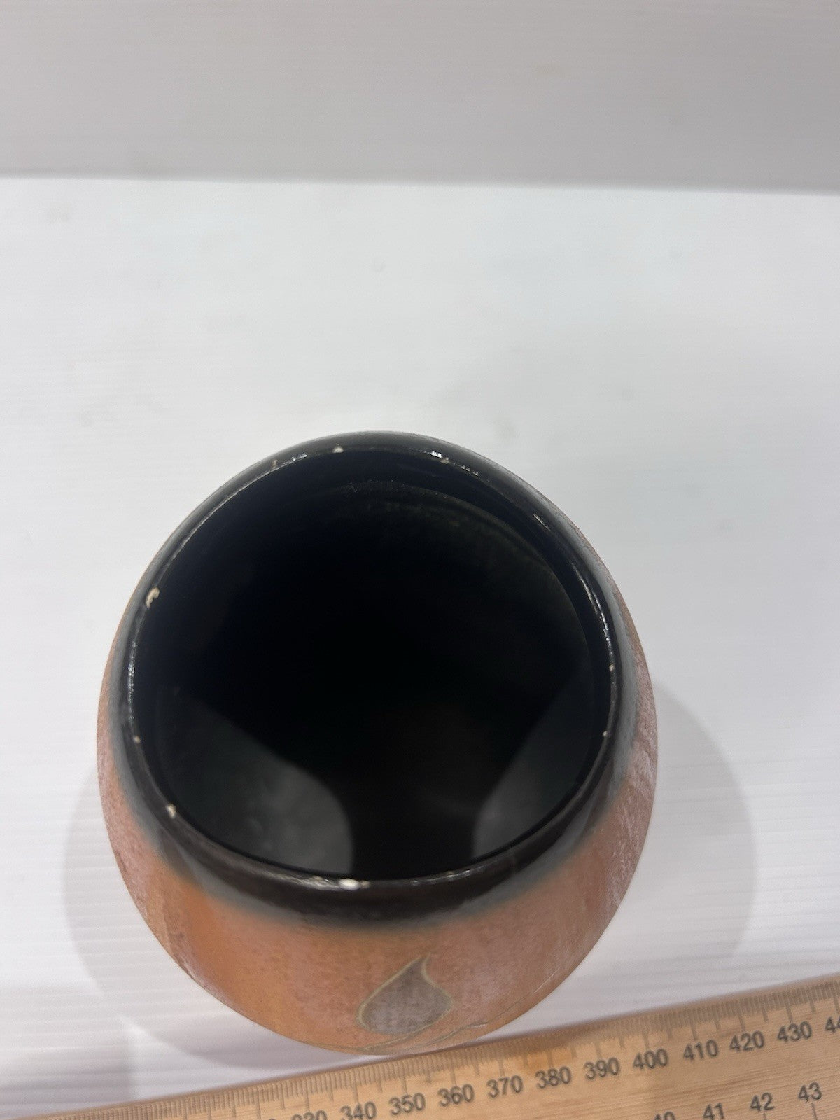 Vintage Nullarbor SA Pottery Vase – Aboriginal Style Motif – Signed HW 1973