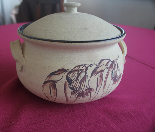 Bull’s Hill Pottery Sydney Handpainted Casserole – Australian Studio Ware