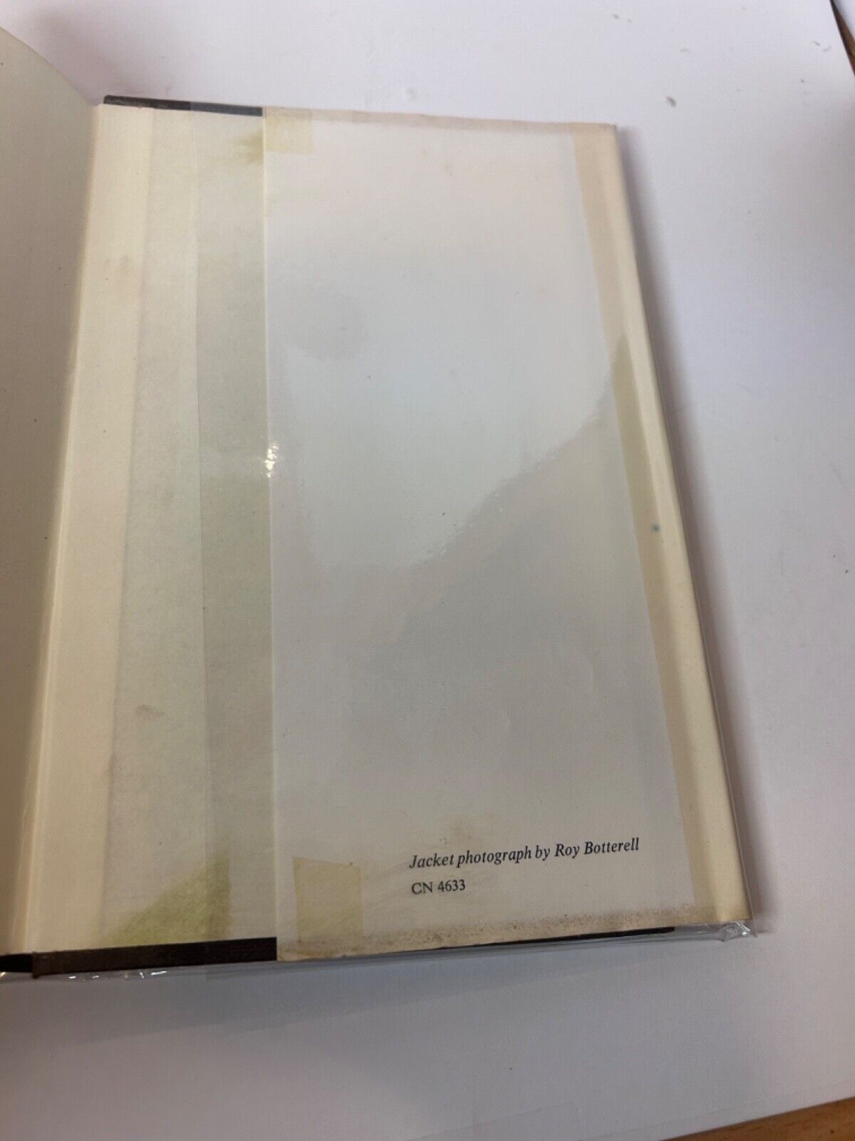 Goodbye California by Alistair Maclean 1977 First edition Hard Cover Dust Jacket