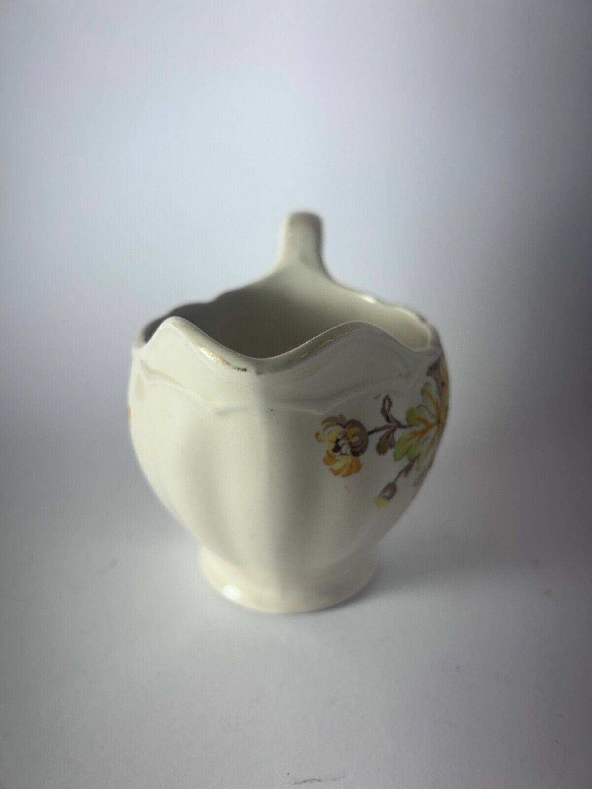 VINTAGE GRINDLEY ENGLAND CREAMPETAL CREAMER Circa 1950s